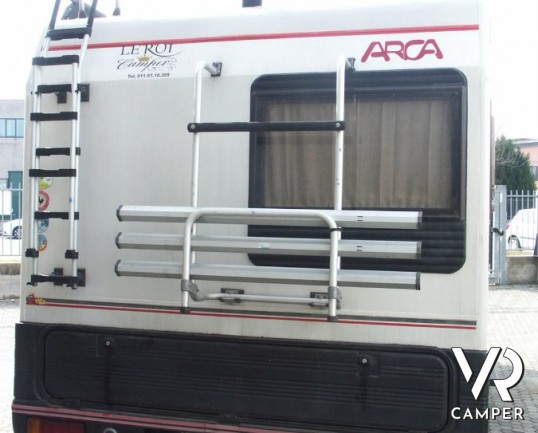 ARCA EUROPA 92 376: mansardato economico da prima esperienza, in buone condizioni di usura. Occasione camper!