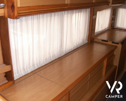 ARCA EUROPA 92 376: mansardato economico da prima esperienza, in buone condizioni di usura. Occasione camper!