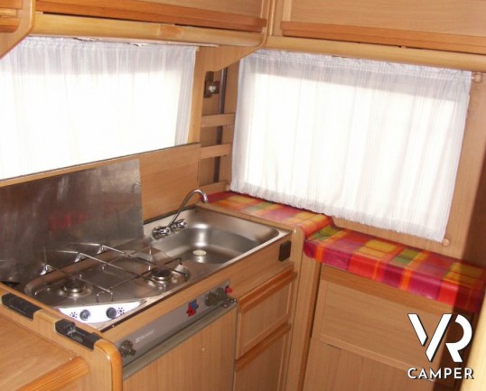 ARCA EUROPA 92 376: mansardato economico da prima esperienza, in buone condizioni di usura. Occasione camper!