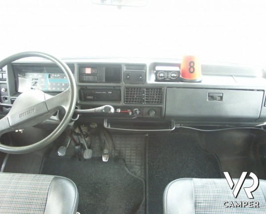 Arca Europa '92 416: camper usato mansardato occasione, ottimo per prime esperienze con ampi spazi e meccanica potente.