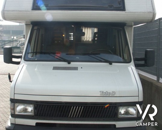 Arca Europa '92 416: camper usato mansardato occasione, ottimo per prime esperienze con ampi spazi e meccanica potente.