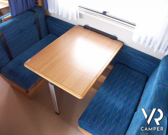 Arca Europa '92 416: camper usato mansardato occasione, ottimo per prime esperienze con ampi spazi e meccanica potente.