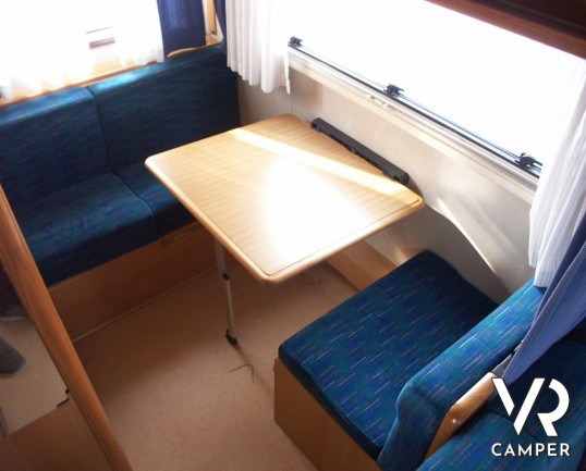 Arca Europa '92 416: camper usato mansardato occasione, ottimo per prime esperienze con ampi spazi e meccanica potente.