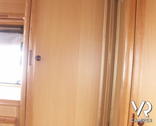 Arca Europa '92 416: camper usato mansardato occasione, ottimo per prime esperienze con ampi spazi e meccanica potente.