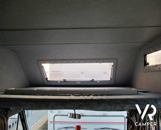 Arca America 406 New Deal: camper usato occasione a Torino, 6 posti letto e 6 posti omologati con bagno e doccia separati