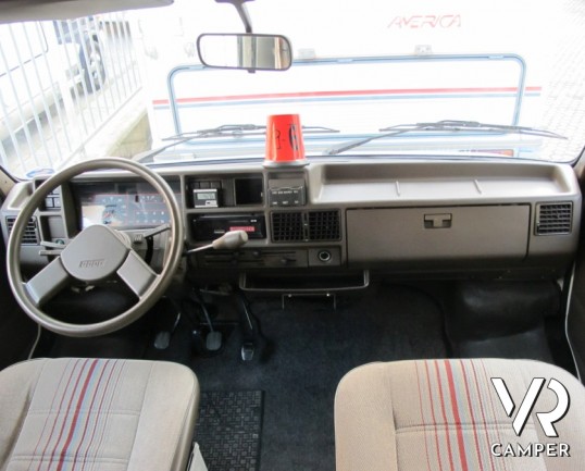 Arca America 406 New Deal: camper usato occasione a Torino, 6 posti letto e 6 posti omologati con bagno e doccia separati