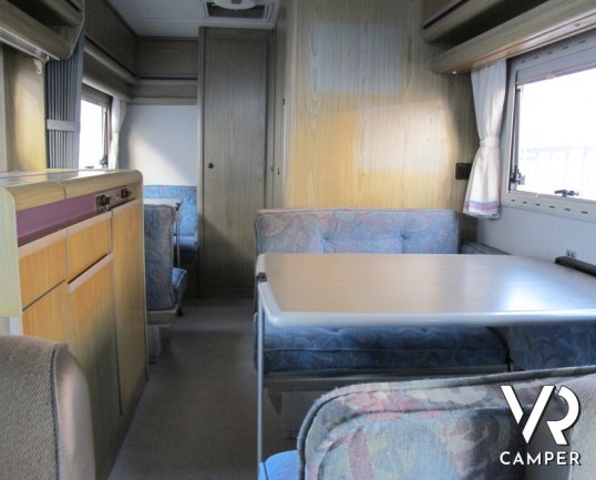 Arca America 406 New Deal: camper usato occasione a Torino, 6 posti letto e 6 posti omologati con bagno e doccia separati