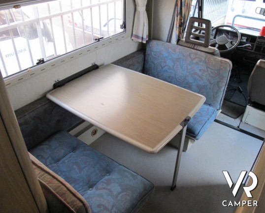 Arca America 406 New Deal: camper usato occasione a Torino, 6 posti letto e 6 posti omologati con bagno e doccia separati