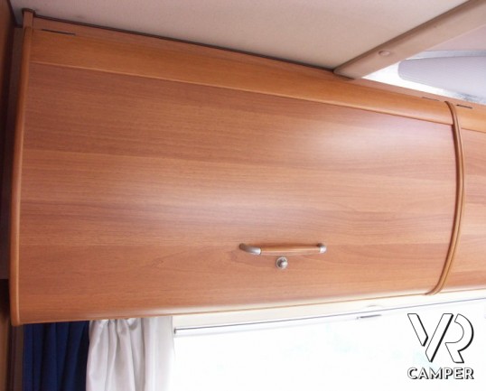 Arca Super America 475: occasione camper usato in colorazione silver, 7 posti letto, 6 omologato.