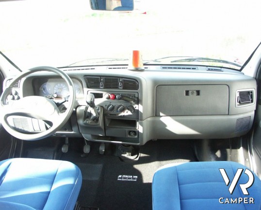 Arca Super America 475: occasione camper usato in colorazione silver, 7 posti letto, 6 omologato.