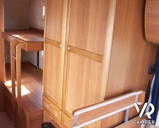 Arca Super America 475: occasione camper usato in colorazione silver, 7 posti letto, 6 omologato.