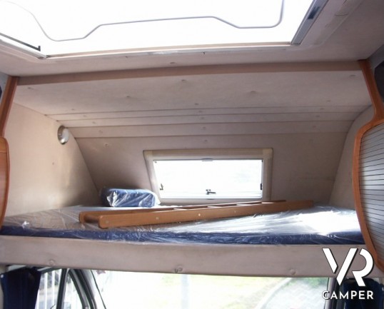 Arca Super America 475: occasione camper usato in colorazione silver, 7 posti letto, 6 omologato.