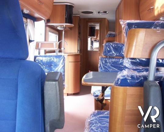 Arca Super America 475: occasione camper usato in colorazione silver, 7 posti letto, 6 omologato.