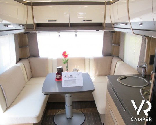 Burstner Averso 540 TL: caravan spaziosa con letti gemelli bassi, dinette a ferro di cavallo molto ampia
