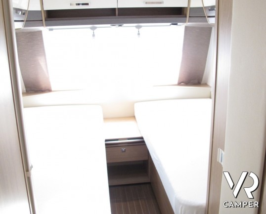 Burstner Averso 540 TL: caravan spaziosa con letti gemelli bassi, dinette a ferro di cavallo molto ampia