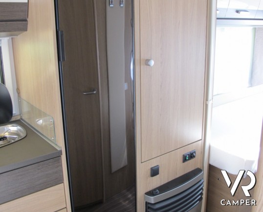 Burstner Averso 540 TL: caravan spaziosa con letti gemelli bassi, dinette a ferro di cavallo molto ampia