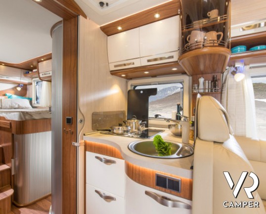HYMER B 678 EXPERIENCE: camper motorhome nuovo in versione speciale, con un prezzo unico.