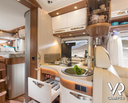 HYMER B 678 EXPERIENCE: camper motorhome nuovo in versione speciale, con un prezzo unico.