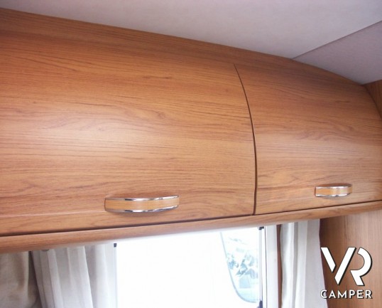 Blu Camp Sky 10: camper usato semintegrale d'occasione di piccole dimensioni con garage.