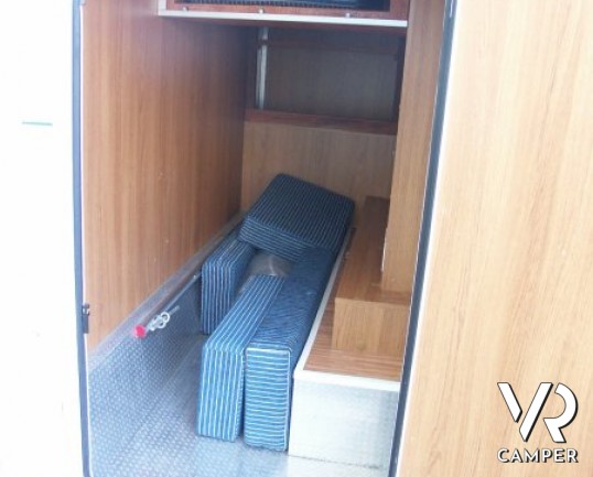 Blu Camp Sky 10: camper usato semintegrale d'occasione di piccole dimensioni con garage.