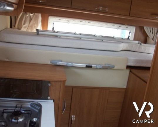 Blu Camp Sky 10: camper usato semintegrale d'occasione di piccole dimensioni con garage.