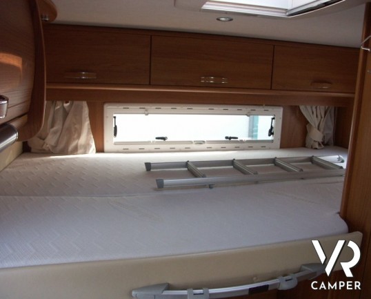 Blu Camp Sky 10: camper usato semintegrale d'occasione di piccole dimensioni con garage.