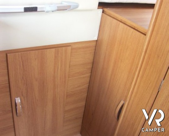 Blu Camp Sky 10: camper usato semintegrale d'occasione di piccole dimensioni con garage.