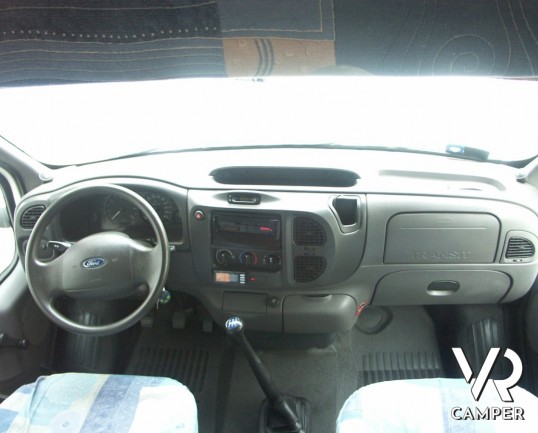 Blu Camp Sky 20: camper semintegrale usato con letto alla francese di piccole dimensioni su meccanica Ford.