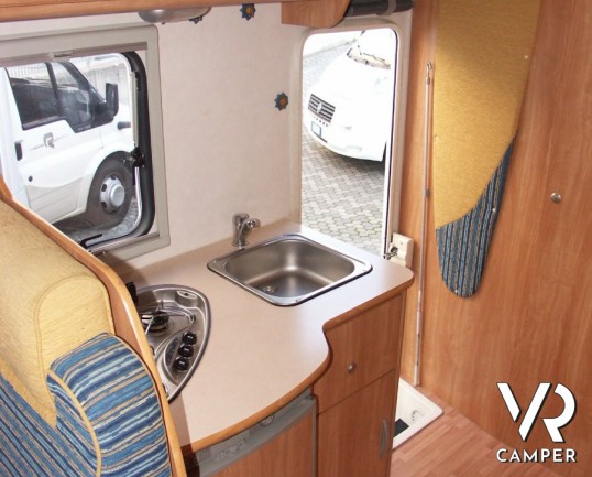 BLU CAMP SKY 70 - camper mansardato usato 7 posti letto, con doppia dinette e tanti accessori.
