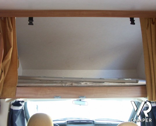 BLU CAMP SKY 70 - camper mansardato usato 7 posti letto, con doppia dinette e tanti accessori.