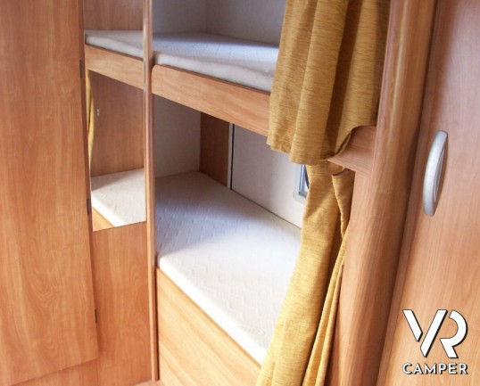 BLU CAMP SKY 70 - camper mansardato usato 7 posti letto, con doppia dinette e tanti accessori.