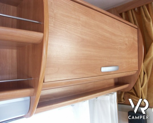 BLU CAMP SKY 70 - camper mansardato usato 7 posti letto, con doppia dinette e tanti accessori.