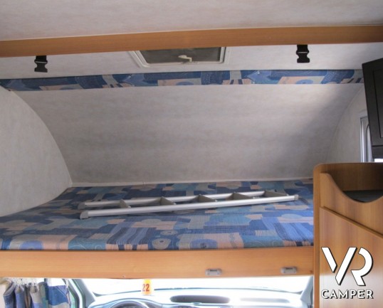 Blu Camp Sky 50: camper usato a Torino con letti a castello laterali, su meccanica Ford con aria condizionata in cabina.