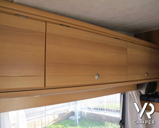 Blu Camp Sky 50: camper usato a Torino con letti a castello laterali, su meccanica Ford con aria condizionata in cabina.