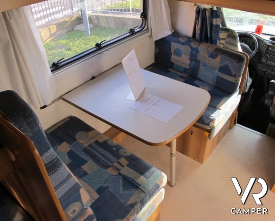 Blu Camp Sky 50: camper usato a Torino con letti a castello laterali, su meccanica Ford con aria condizionata in cabina.