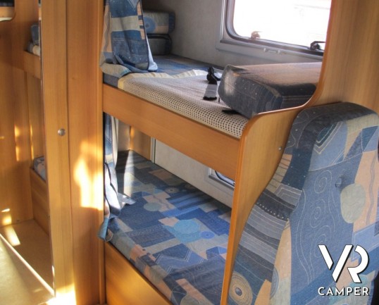 Blu Camp Sky 50: camper usato a Torino con letti a castello laterali, su meccanica Ford con aria condizionata in cabina.