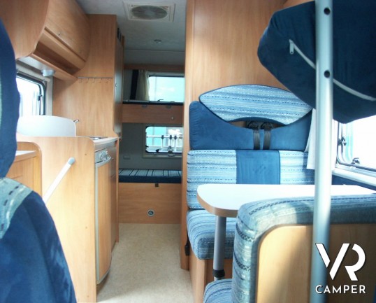 BLU CAMP FLY 51: mansardato usato economico per prime esperienze, con doccia separata e letti a castello