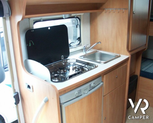 BLU CAMP FLY 51: mansardato usato economico per prime esperienze, con doccia separata e letti a castello