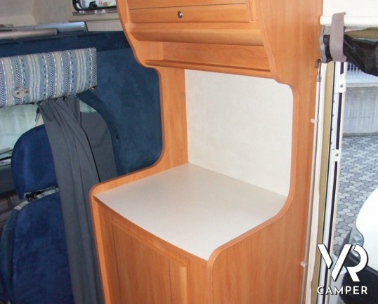 BLU CAMP FLY 51: mansardato usato economico per prime esperienze, con doccia separata e letti a castello