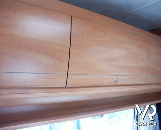 BLU CAMP FLY 51: mansardato usato economico per prime esperienze, con doccia separata e letti a castello