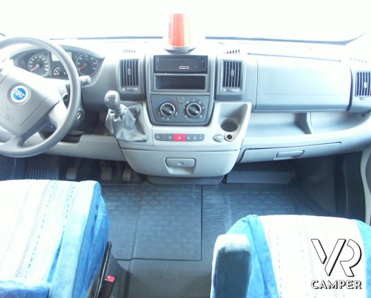 BLU CAMP FLY 51: mansardato usato economico per prime esperienze, con doccia separata e letti a castello