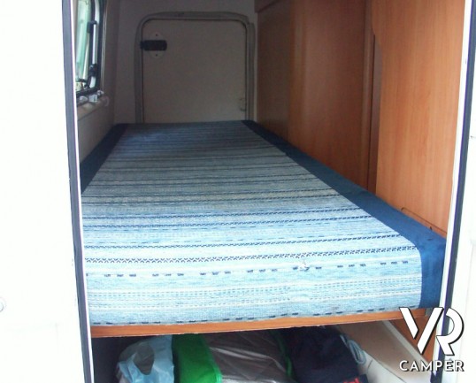 BLU CAMP FLY 51: mansardato usato economico per prime esperienze, con doccia separata e letti a castello