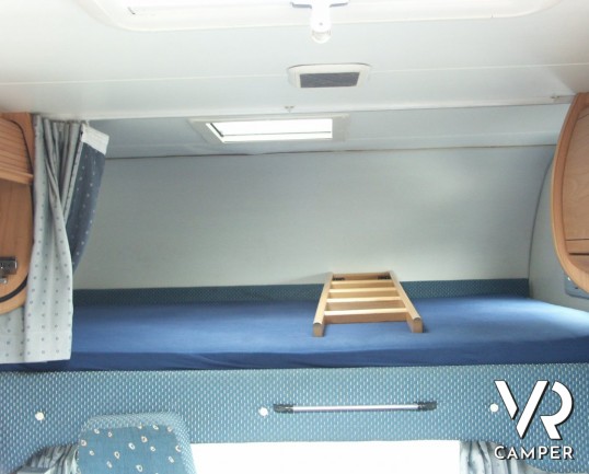 BURSTNER A532-2 - mansardato usato 5 posti letto con doppio pavimento adatto per il campeggio invernale.