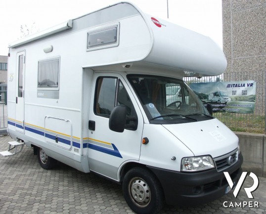 BURSTNER A532-2 - mansardato usato 5 posti letto con doppio pavimento adatto per il campeggio invernale.