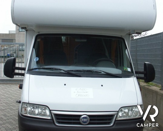 BURSTNER A532-2 - mansardato usato 5 posti letto con doppio pavimento adatto per il campeggio invernale.