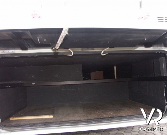 BURSTNER A532-2 - mansardato usato 5 posti letto con doppio pavimento adatto per il campeggio invernale.