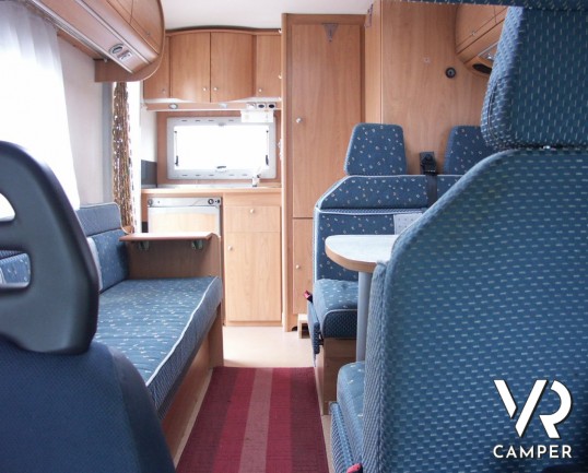 BURSTNER A532-2 - mansardato usato 5 posti letto con doppio pavimento adatto per il campeggio invernale.