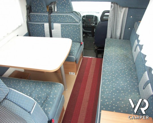 BURSTNER A532-2 - mansardato usato 5 posti letto con doppio pavimento adatto per il campeggio invernale.