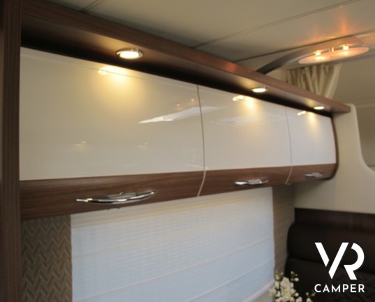 Burstner Argos A 747-2: maxi camper mansardato con doppio asse posteriore, ampio garage, bagno e doccia separati, ampia dinette