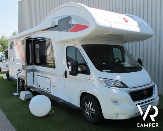 Burstner Argos A 747-2: maxi camper mansardato con doppio asse posteriore, ampio garage, bagno e doccia separati, ampia dinette